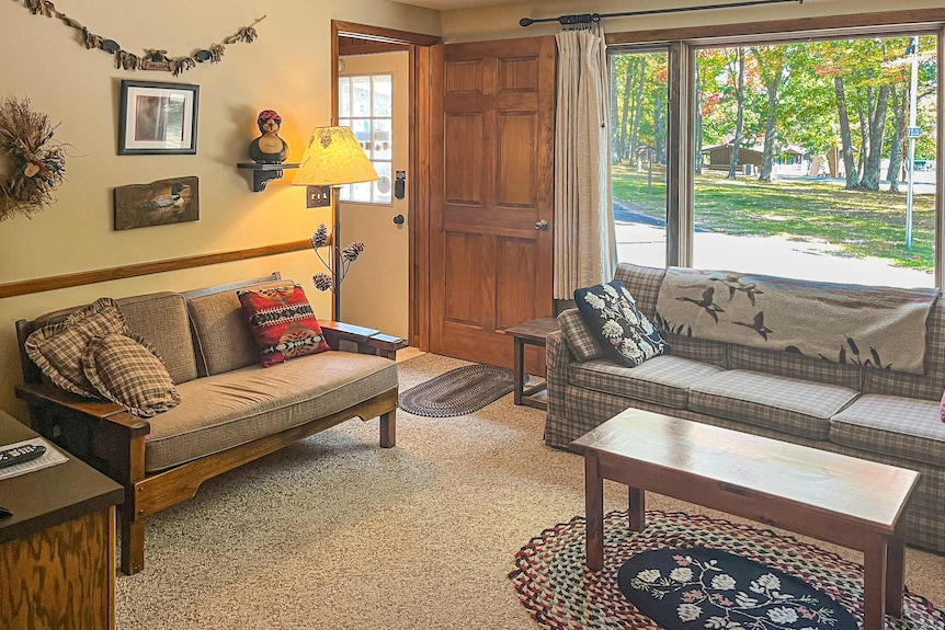 Cheerful Condo W/ Private Patio, Shared Tennis, Basketball, And Game Room - Eagle River, WI