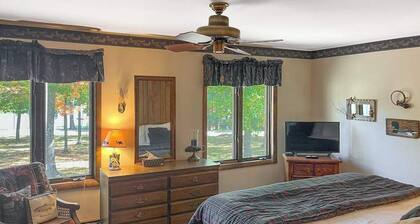 Cheerful Condo w/ Private Patio, Shared Tennis, Basketball, and Game Room
