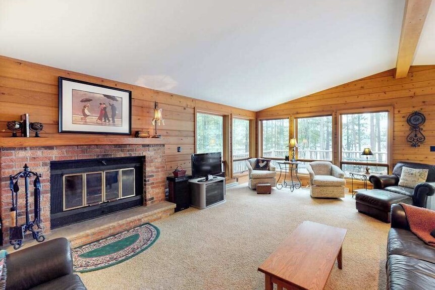 Beautiful Cabin With Private Dock, Canoe, & Shared Tennis/basketball - Dogs Ok - Eagle River, WI