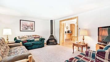 TV, fireplace, DVD player, offices