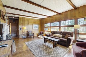 TV, DVD player, stereo - Lakefront home on private peninsula w/ 2 piers & lovely water views - 2 dogs OK (Eagle River)