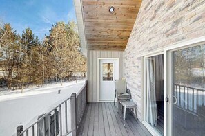 Terrace/patio - Waterfront home in great location w/ dock, fire pit, row boat & kayaks (Wisconsin Dells)
