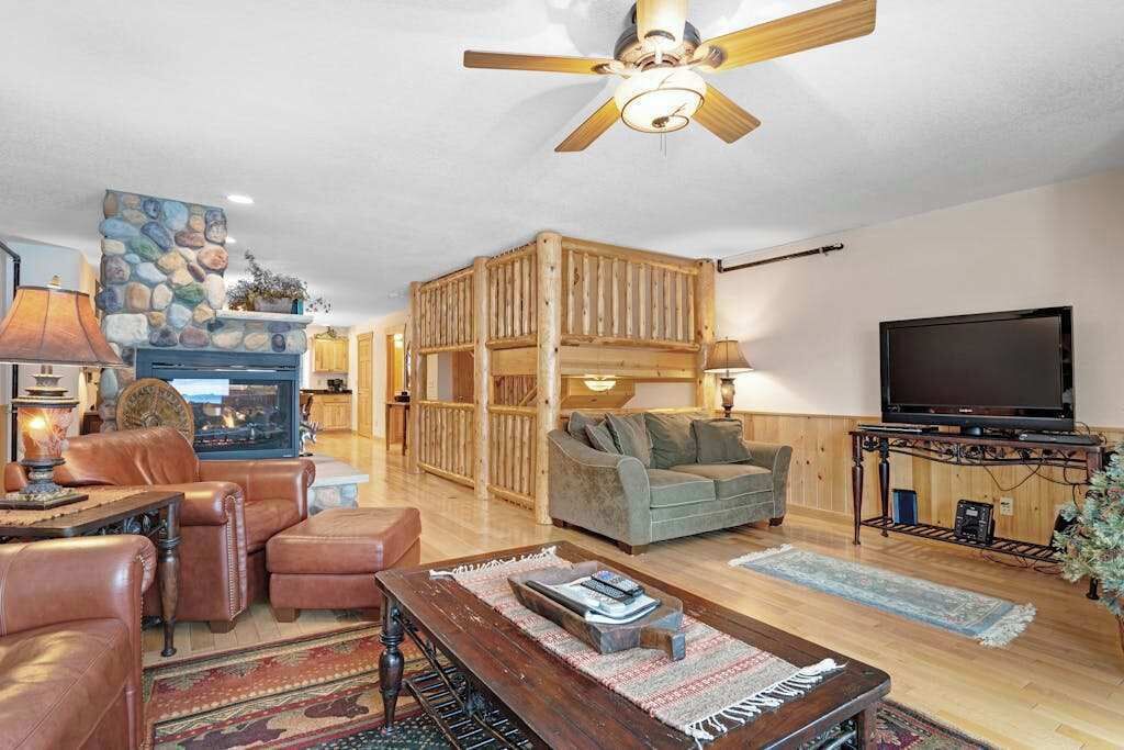 Waterfront Townhome With Fireplace, Private Patio, & Shared Boat Docks - Eagle River, WI