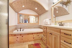 Shower, hair dryer, towels - Waterfront townhome with fireplace, private patio, & shared boat docks (Eagle River)