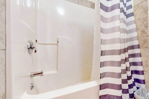Shower, hair dryer, towels - Golf-adjacent condo with balcony & arcade (Wisconsin Dells)