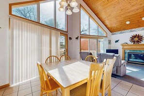 Dining - Lakefront condo near golf with amazing views, private beach access, & fireplace (Wisconsin Dells)