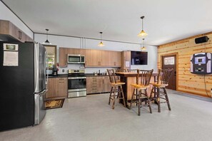 Fridge, microwave, oven, stovetop - Modern dog-friendly cabin with hot tub, gas fireplace, patio, grill, & washer/dr (Conover)