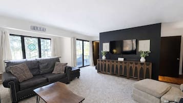 Cabin, Multiple Beds (Amber Sunset Retreat) | Living area
