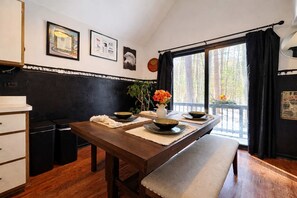 Dining - Amber Sunset Retreat (Lac du Flambeau)