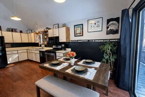 Ferienhütte, Mehrere Betten (Amber Sunset Retreat) | Eigene Küche