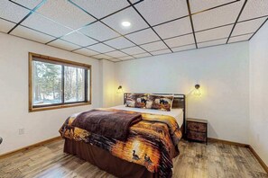Iron/ironing board, WiFi, bed sheets - Lakefront escape on Sugar Maple w/ dock, firepit, kayaks, & gas grill- Dogs-OK (Phelps)