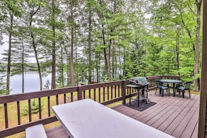 Outdoor dining - Lakefront home with firepit, screened porch, WiFi, central AC, and kayaks (Lac Du Flambeau)