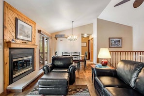 TV, DVD player, offices - Lakefront home with firepit, screened porch, WiFi, central AC, and kayaks (Lac Du Flambeau)
