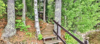 Lakefront home with firepit, screened porch, WiFi, central AC, and kayaks