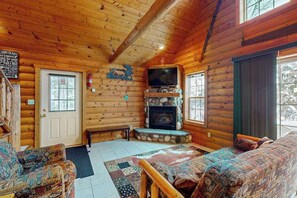 TV, fireplace, offices - Cozy cabin w/ fireplace, whirlpool tub, access to private dock, & fire pit (Mercer)
