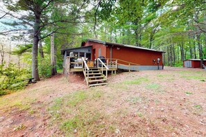 Exterior - Lakefront cabin with kayaks, firepit, dock & spacious interior (Woodruff)