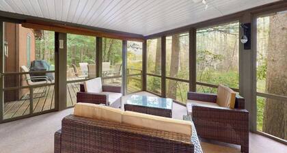 Lakefront cabin with kayaks, firepit, dock & spacious interior