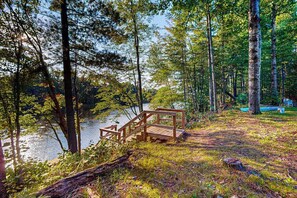 Property grounds - New dog-friendly cabin with river views, grill, modern interior, W/D, and AC (Tomahawk)