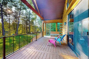 Terrace/patio - New dog-friendly cabin with river views, grill, modern interior, W/D, and AC (Tomahawk)