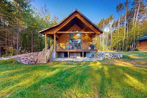 Exterior - New dog-friendly cabin with river views, grill, modern interior, W/D, and AC (Tomahawk)