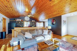 TV, offices - Serene Home w/ large fenced in yard, jetted tub, WIFI, near Lakes & Trails (St. Germain)