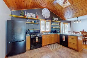 Fridge, microwave, oven, stovetop - Serene Home w/ large fenced in yard, jetted tub, WIFI, near Lakes & Trails (St. Germain)