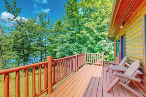 Terrace/patio - Beautiful Lakefront Cabin with a Private Dock, Firepit, and Large Yard! (Presque Isle)