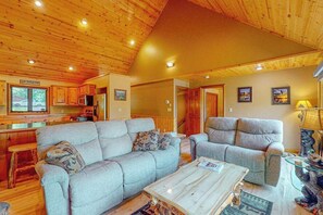TV, DVD player, offices - Beautiful Lakefront Cabin with a Private Dock, Firepit, and Large Yard! (Presque Isle)