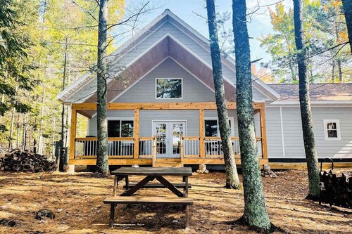 Dog-friendly, lakefront getaway with a firepit, dock, washer/dryer, & AC