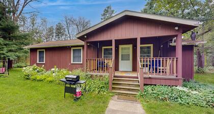 Dog-friendly home near Petenwell Lake - gas grill & outdoor dining area