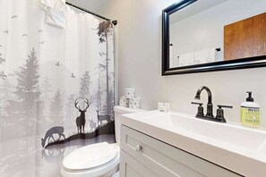 Een douche, handdoeken