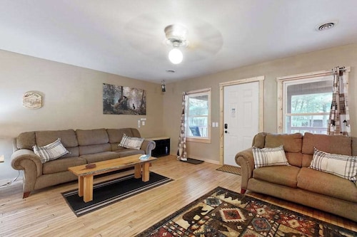 Dog-friendly home near Petenwell Lake - gas grill & outdoor dining area