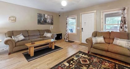 Dog-friendly home near Petenwell Lake - gas grill & outdoor dining area