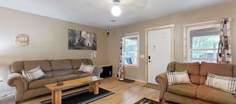 Dog-friendly home near Petenwell Lake - gas grill & outdoor dining area