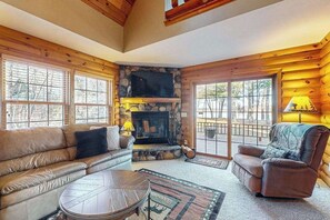 TV, offices - Waterfront Log Cabin Retreat with Private Boat Dock, Gas Grill, Fire pit & WIFI (Necedah)