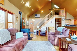 TV, fireplace, offices - Charming Golf View Home, w/ Hot tub, Sauna, Fire pit, near Lakes & Trails! (Nekoosa)