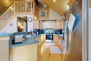 Fridge, microwave, oven, stovetop - Charming Golf View Home, w/ Hot tub, Sauna, Fire pit, near Lakes & Trails! (Nekoosa)