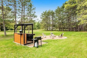 Property grounds - Renovated barn retreat with firepit, grill, sauna, foosball, kayaks & movie room (Necedah)