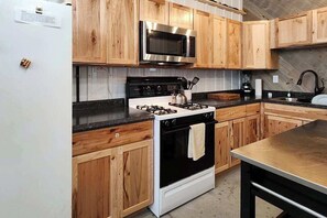 Fridge, oven, stovetop, coffee/tea maker - Renovated barn retreat with firepit, grill, sauna, foosball, kayaks & movie room (Necedah)