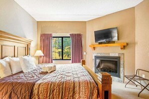 Iron/ironing board, Internet, bed sheets - Family-Friendly Chula Vista Condo w/ Bonus Perks (Wisconsin Dells)