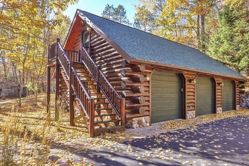 Dog-friendly, lakefront lodge in the woods with large dock, central AC, & canoe