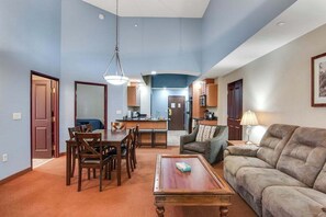 TV, fireplace, offices - Inviting ground-floor condo with fireplace, patios, AC, & jetted tub (Wisconsin Dells)