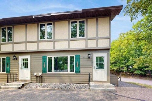 Lovely, family-friendly home w/ a patio, balcony, forest views, & river access