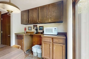 Interior - Lovely, family-friendly home w/ a patio, balcony, forest views, & river access (Eagle River)