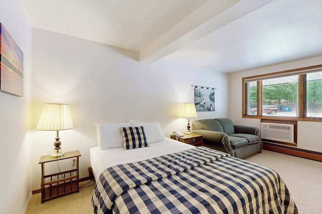 3 bedrooms, desk, WiFi, bed sheets