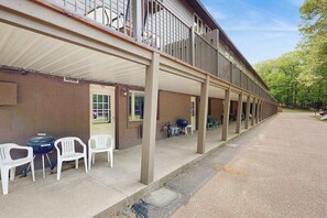 Terrace/patio - Lovely, family-friendly home w/ a patio, balcony, forest views, & river access (Eagle River)