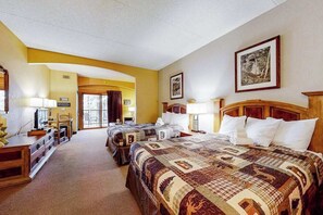 Iron/ironing board, internet, bed sheets - Ideally located condos with balcony, fireplace, jetted tub, on-site golf, & AC (Wisconsin Dells)
