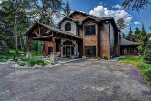 Exterior - Plush lakefront lodge with private dock, high-speed WiFi, & game room (Eagle River)