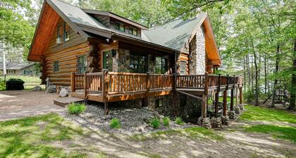 Secluded waterfront log cabin with game room, dock, fire pit & deck