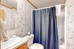 Shower, hair dryer, towels - Cozy, dog-friendly home with on-site snowmobile/ATV trails & firepit (Conover)